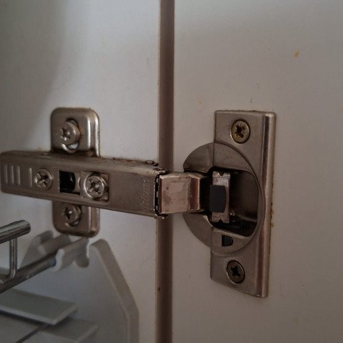 Rezolvare scartait balamale dulap