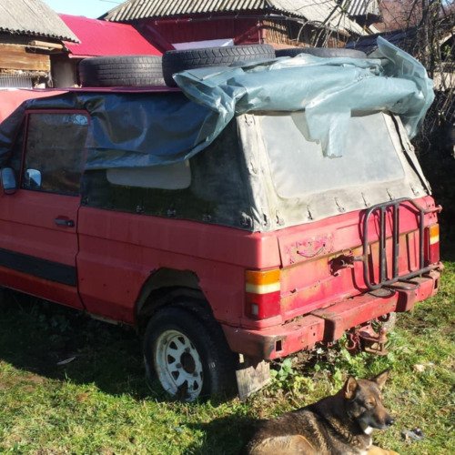 Din epava…într-unul  dintre puținele exemplare rămase, Aro 10.1