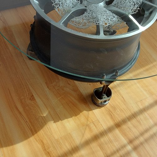 Masuta de cafea din janta auto si pistoane