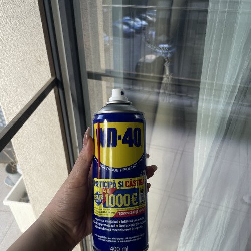 Ungere usi termopan cu ajutorul WD-40