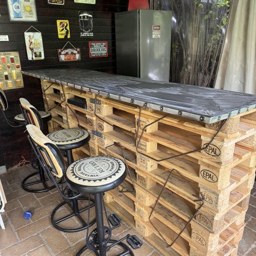 Bar exterior din europaleti